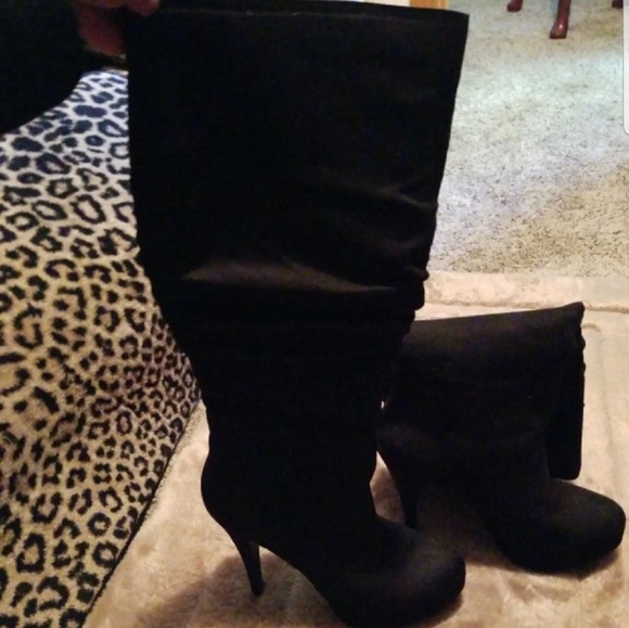 Boots - Picture 2 of 6